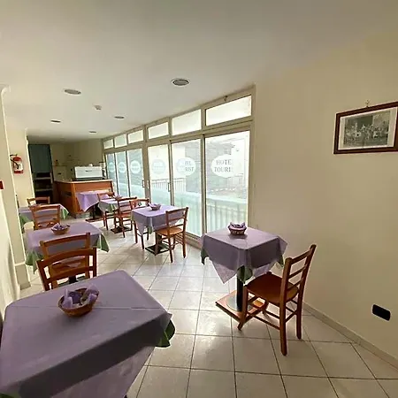 Eliseo Hotel 3*